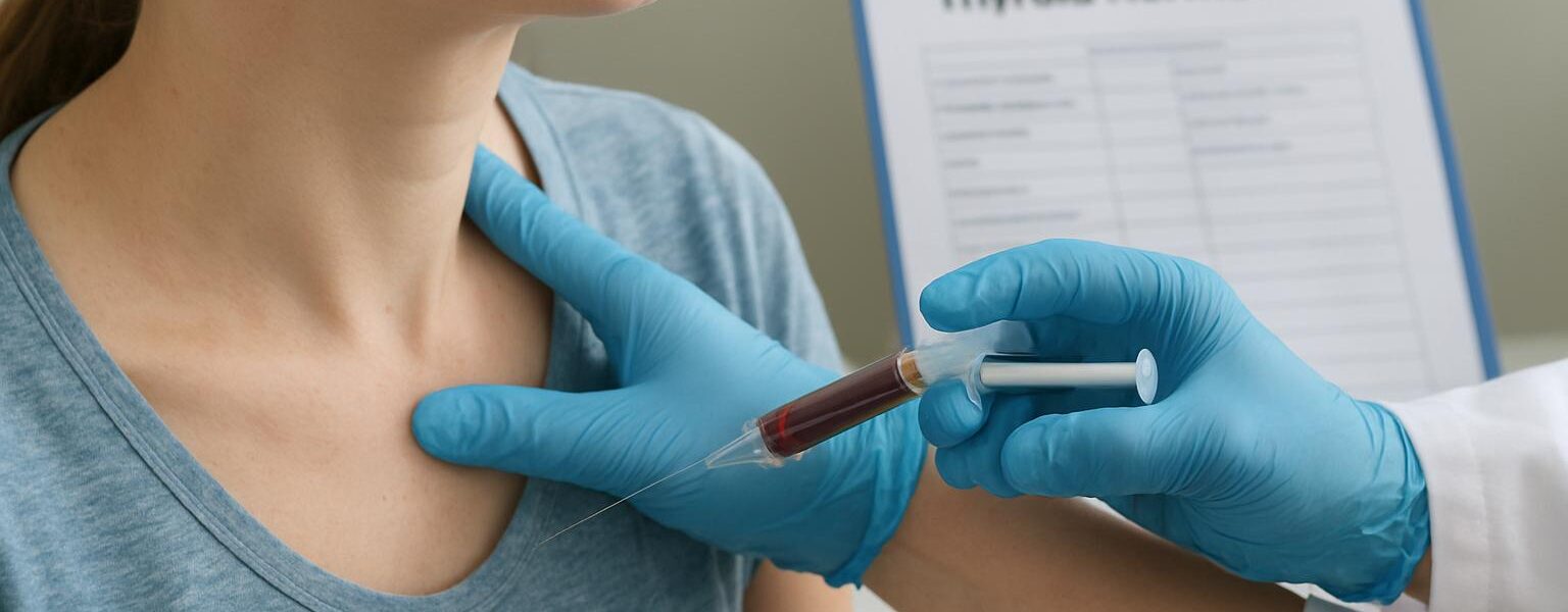 Rola badania poziomu hormonów tarczycy i anty-TPO w diagnostyce: jak hormony mówią o zdrowiu tarczycy